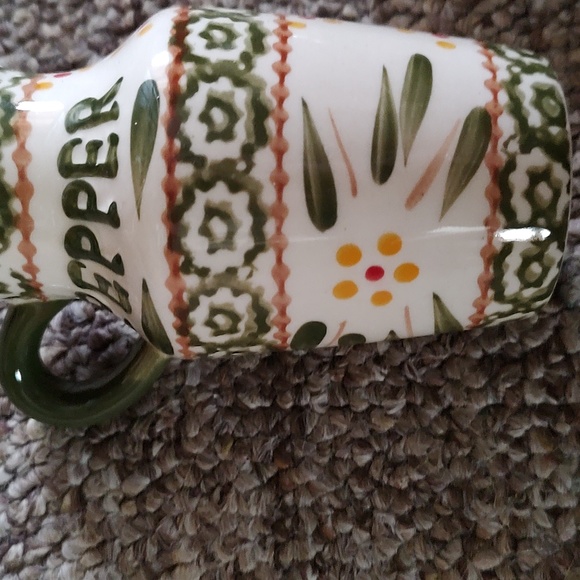 Temptations Ceramic Salt and Pepper. No flaws. - Picture 4 of 4